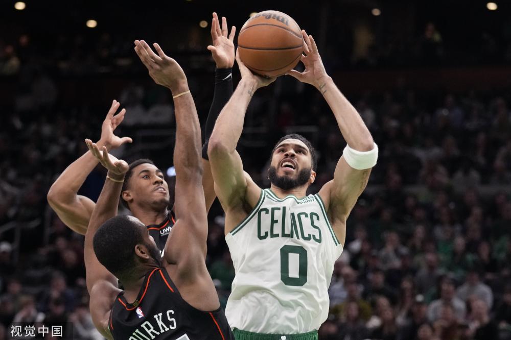 一名球员留 一名球员留